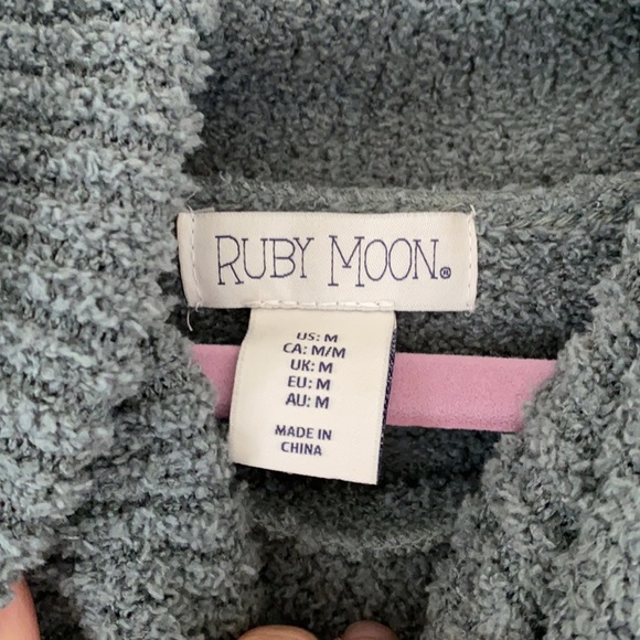 Soft green sweater M - Picture 3 of 3